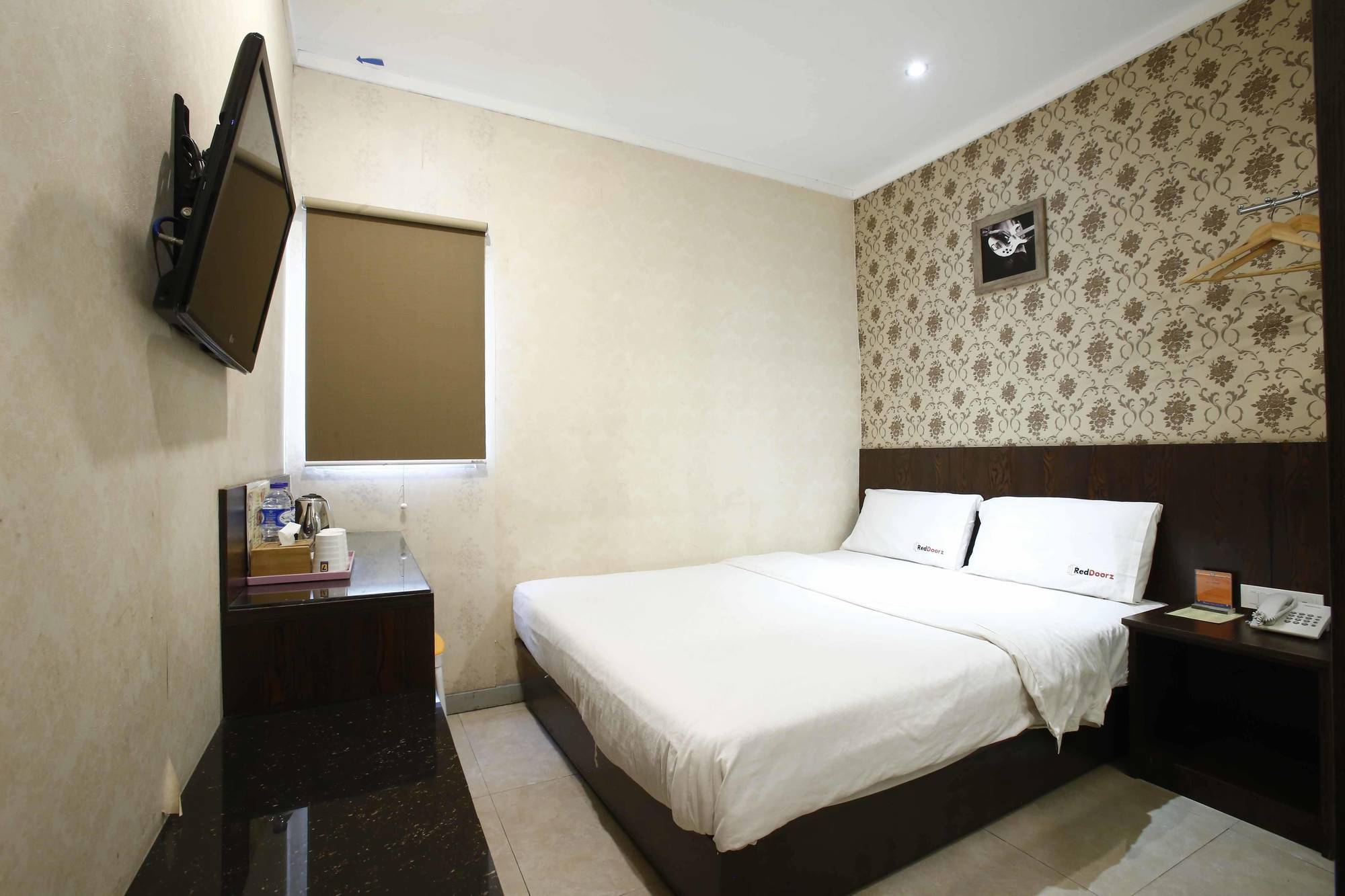 Reddoorz @ Gajah Mada Hotel Jakarta Exterior photo