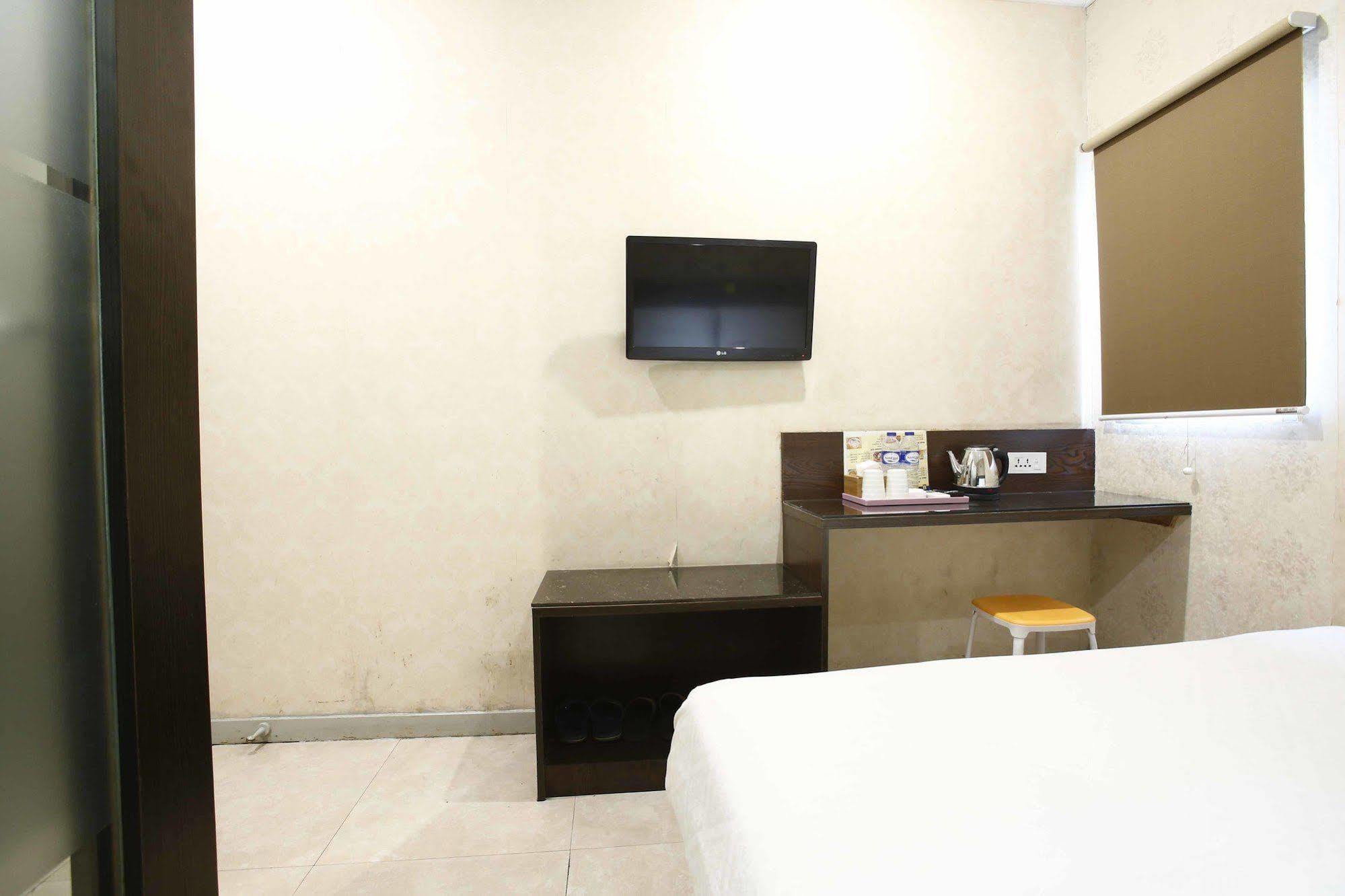 Reddoorz @ Gajah Mada Hotel Jakarta Exterior photo